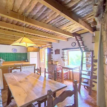 Holiday home La Rectoria De - Rural Holiday Accomodation Rivert